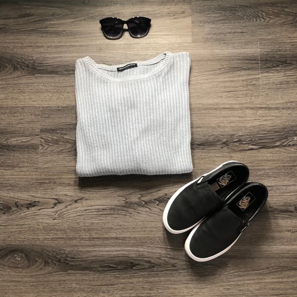 Brandy Melville Baby Blue Bronx Sweater - Picture 2 of 4